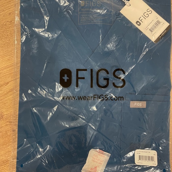 NWT fig scrubs 2 sets of each color size L - Picture 2 of 7